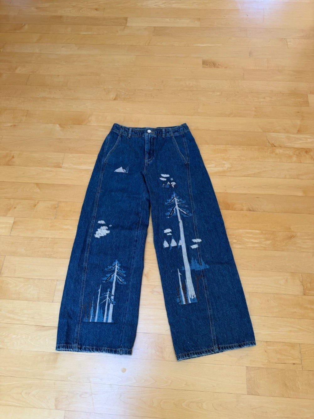 Anthropologie Pilcro Wide Leg jeans with Mountain and Pine Tree Embroidery Sz 28